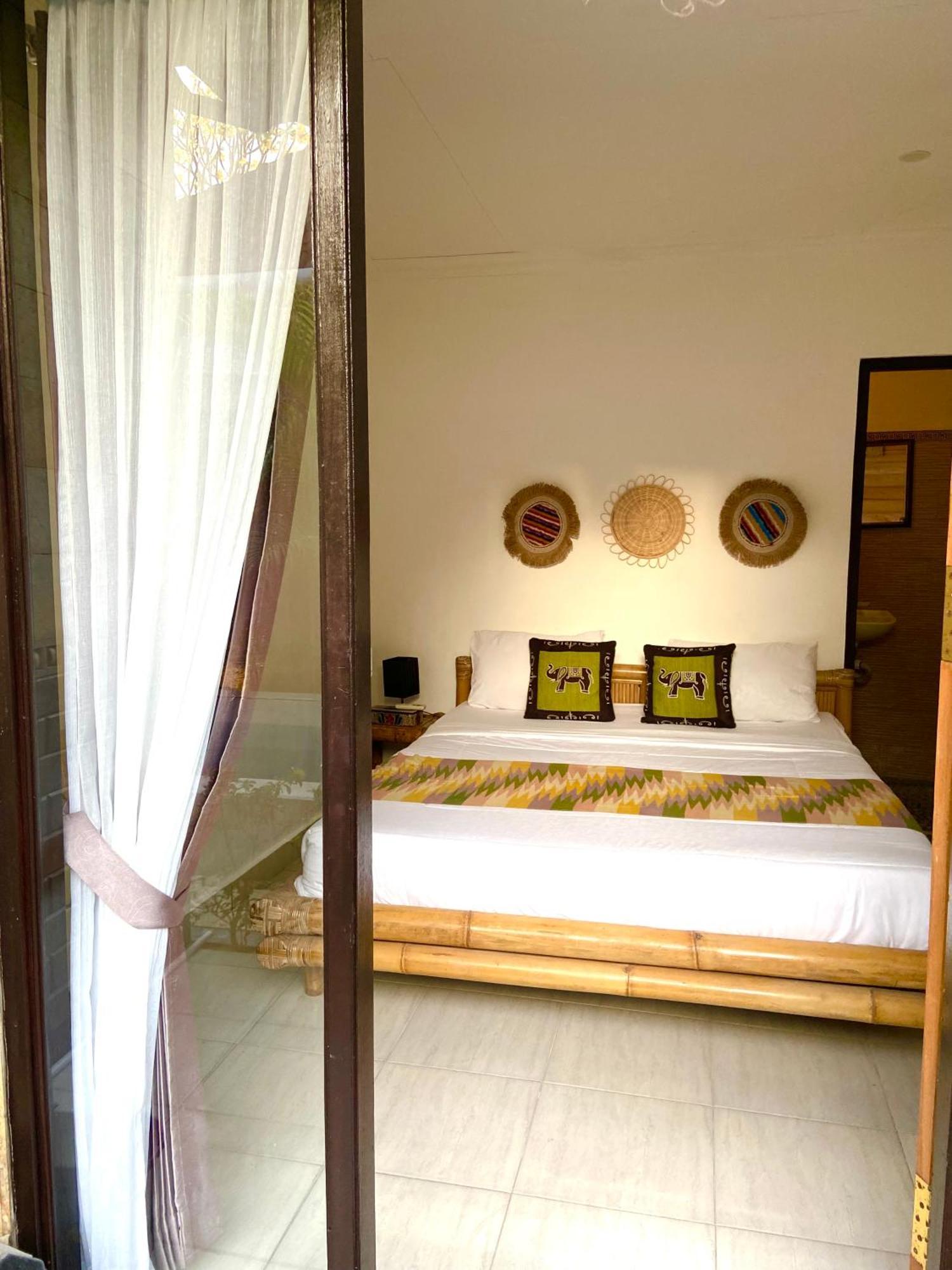Tropical Garden Inn Batununggul Екстер'єр фото